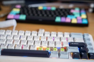 ABS vs PBT Keycaps: Welches Material ist das Richtige für dich?